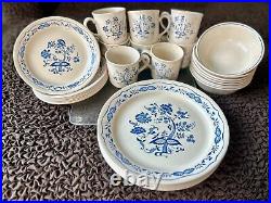 Corning Ware Corelle Vintage 1980s'Blue Floral Dinnerware Set (31 pieces)