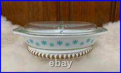 NIB Vintage Pyrex White withTurquoise Snowflake Divided Casserole withLid (1.5 QT)