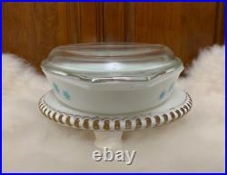 NIB Vintage Pyrex White withTurquoise Snowflake Divided Casserole withLid (1.5 QT)