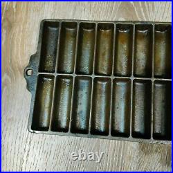 Rare Vintage Favorite-Piqua-Ware Cast Iron Corn Bread Stick Pan 22 slots